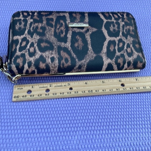 Cheetah Print 
ALDO Animal Print wallet With Detachable Strap Gold Colored ring - Picture 6 of 11